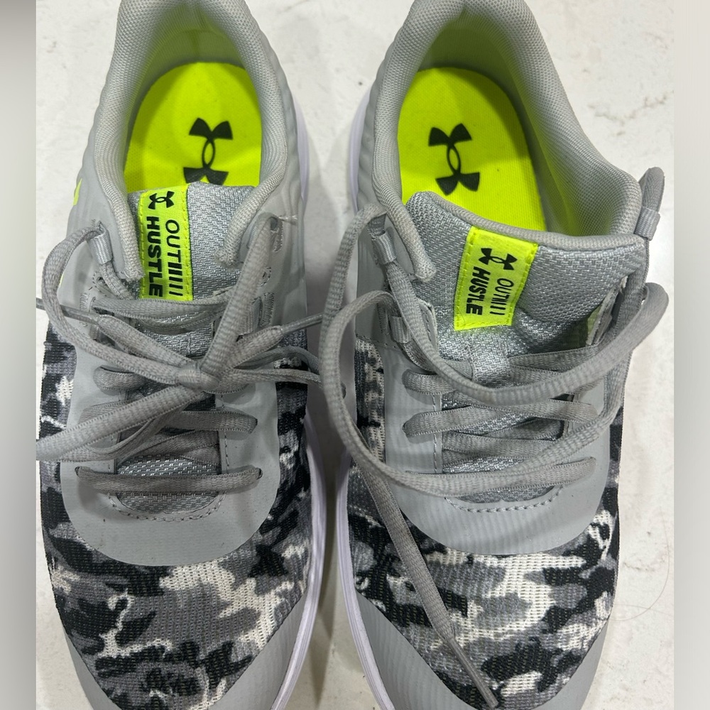 Under Armour Kid's Grade School Outhustle Shoes